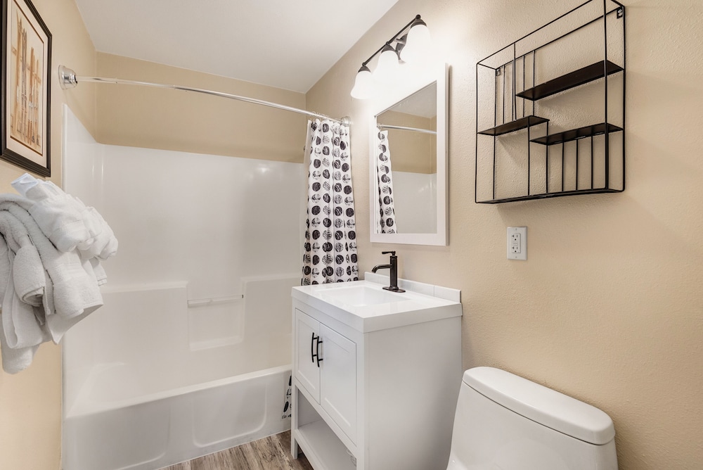 Bend Riverside Inn & Suites - photo 362