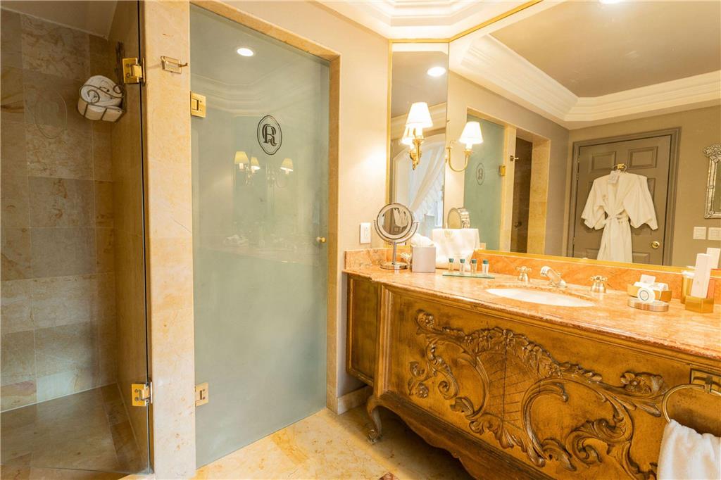 Governor Suite bathroom
