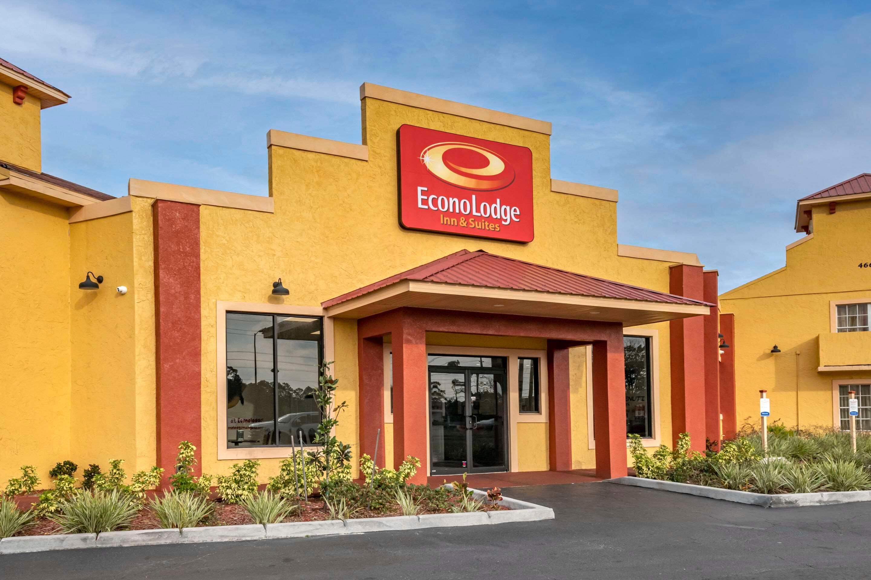 Econo Lodge Inn & Suites Maingate Central - photo 6