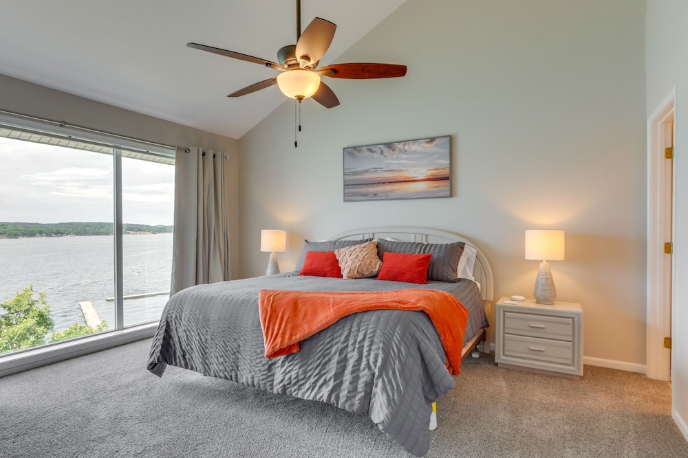 Lakefront Ozark Getaway w Views Community Perks — 4-Star Luxury Hotel in Lake Ozark, United States