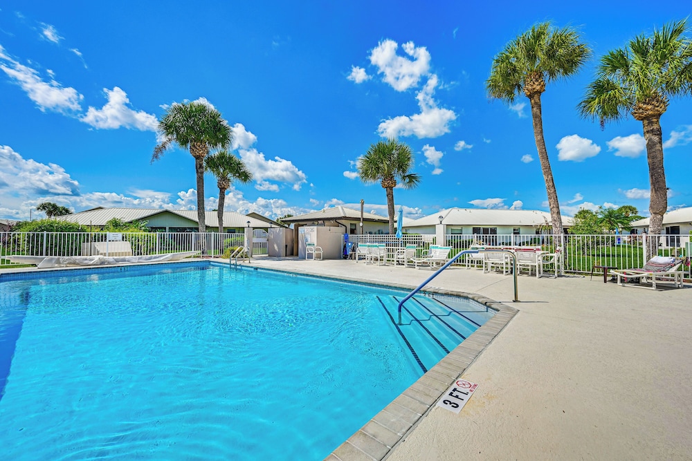 Sunny Canal view Villa w Lanai in Sebring — 4-Star Luxury Hotel in Sebring, United States