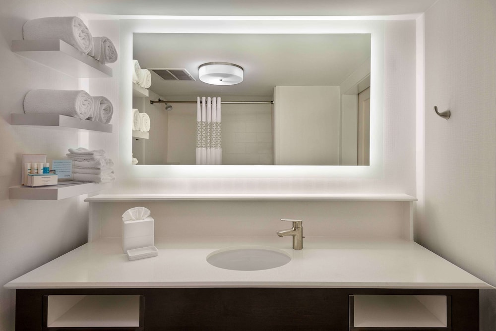Hampton Inn & Suites Chapel Hill Durham Area - photo 27
