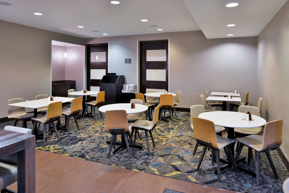 Residence Inn by Marriott Coralville - photo 35