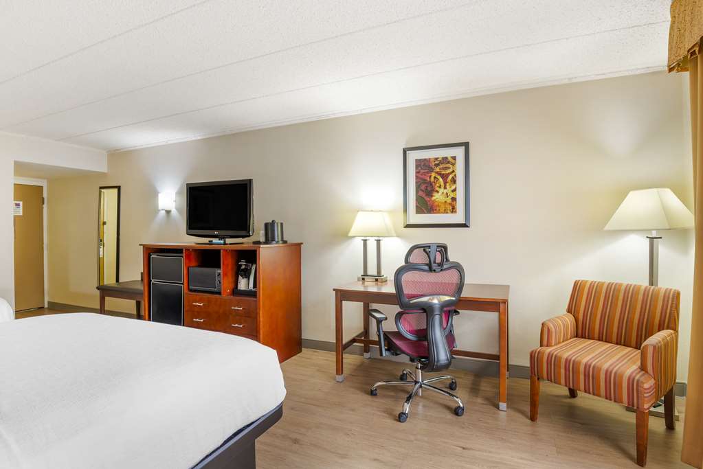 Best Western Plus Governor's Inn - photo 12