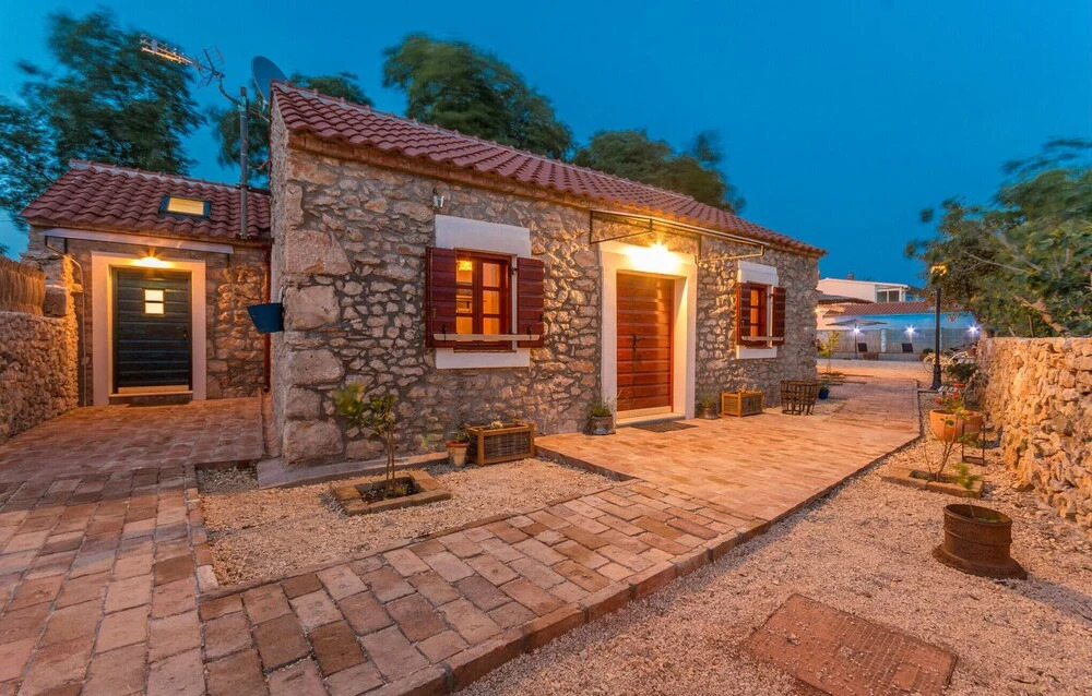 3 Bedroom Cozy Home In Sukosan — 4-Star Luxury Hotel in Sukosan, Croatia