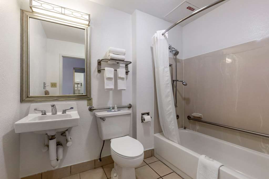 Quality Inn Fayetteville near Fort Bragg - photo 13