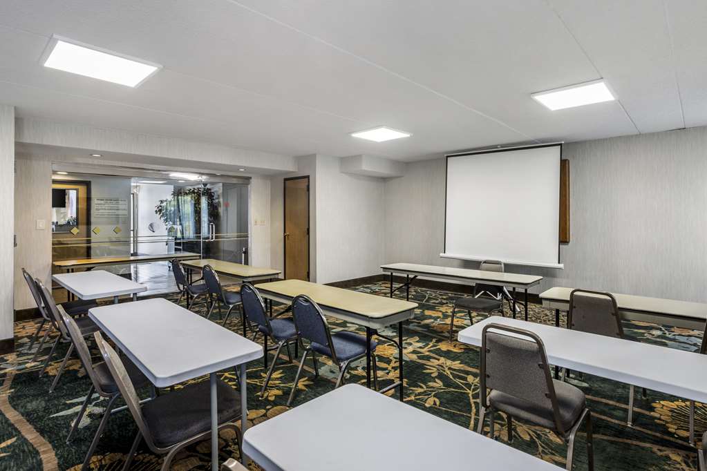 Best Western Harrisburg North Hotel - photo 7