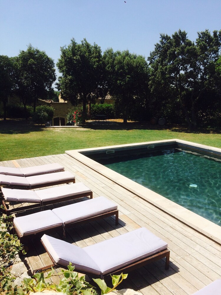 Le Bercail — 4-Star Luxury Hotel in Sarrians, France