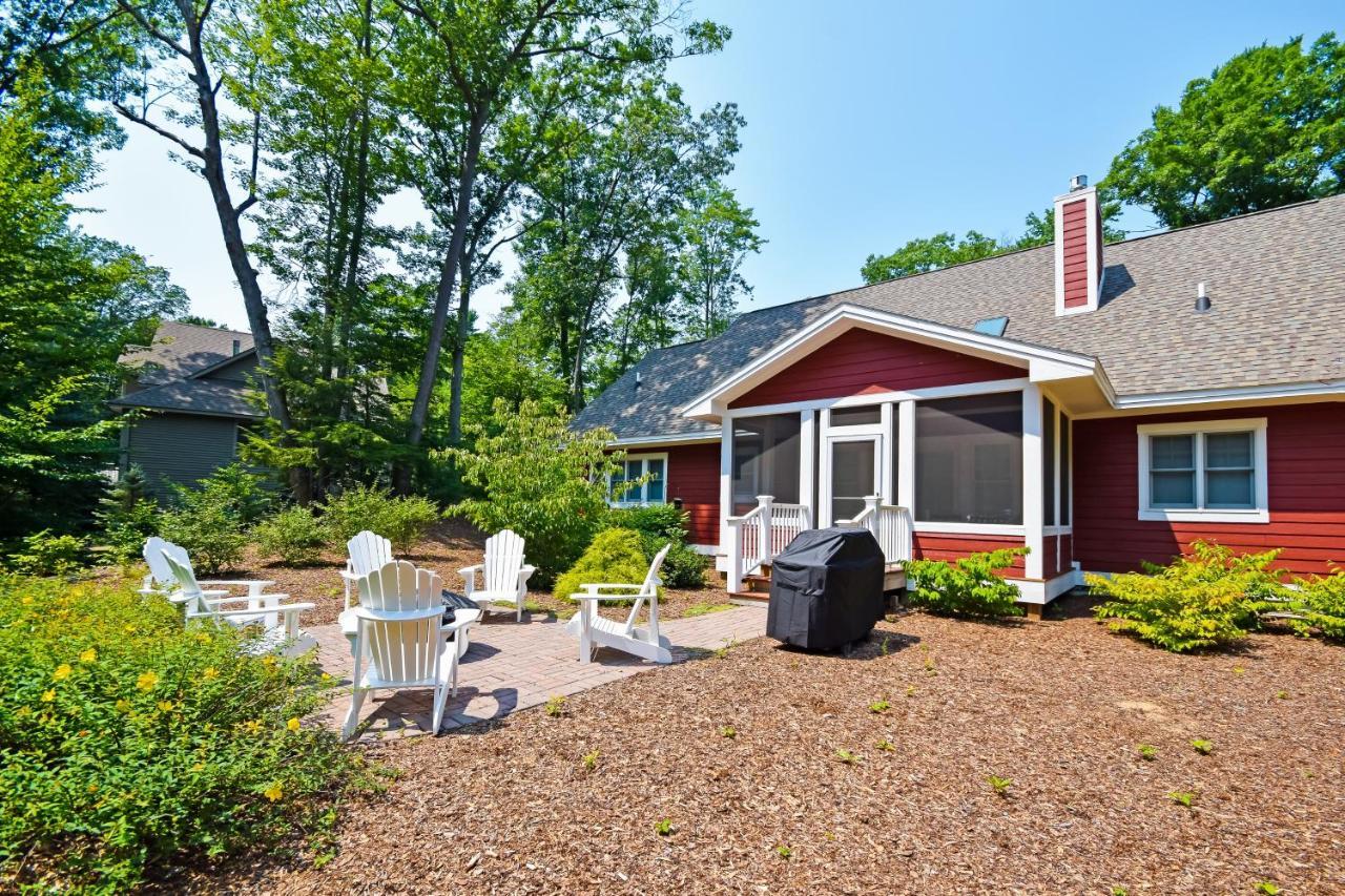 Cardinal Corner in Traverse City, United States