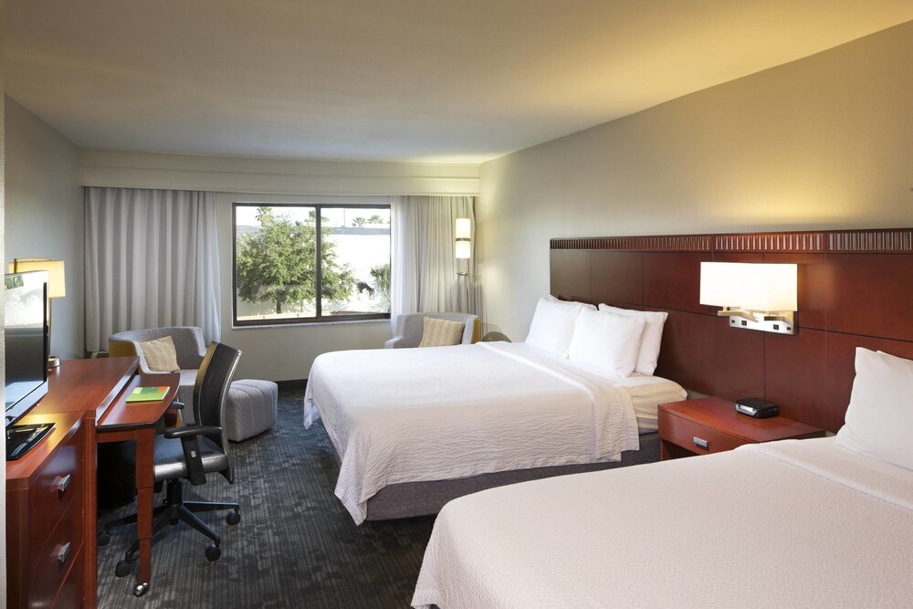Courtyard by Marriott Brownsville - photo 11