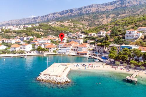 Holiday House Amaris 20m from sea with parking 6 pax — 4-Star Luxury Hotel in Dugi Rat, Croatia
