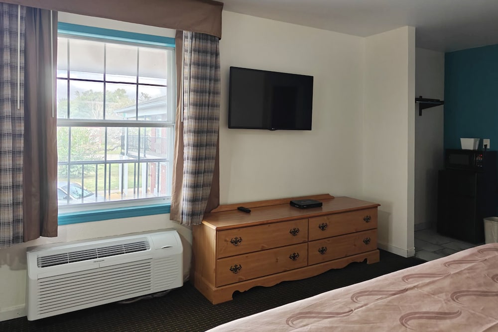 Capital O First Heritage Inn Rantoul IL I 57 - photo 28