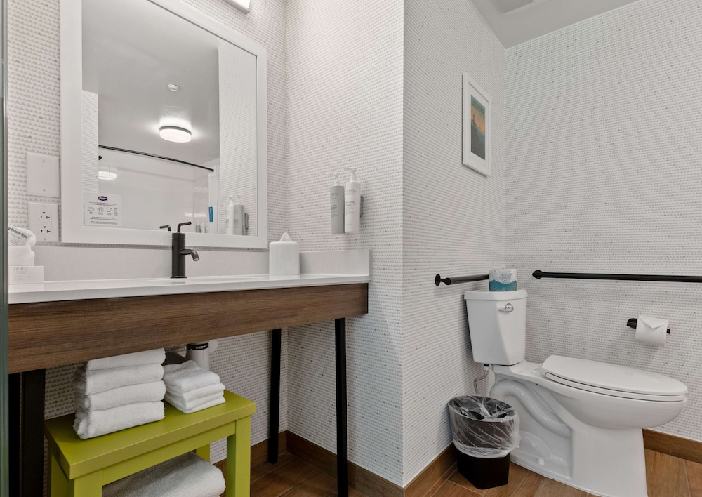 Hampton Inn & Suites Lake George - photo 61