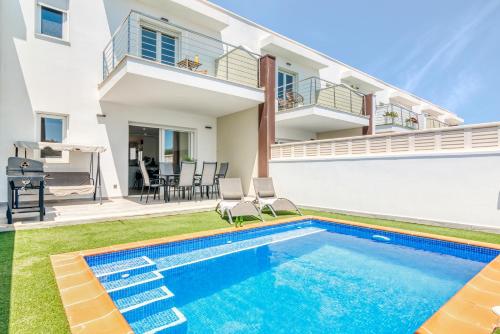 Horizon Blue I Private Pool Luxe I Free Parking I 3br — hotel in Vergel