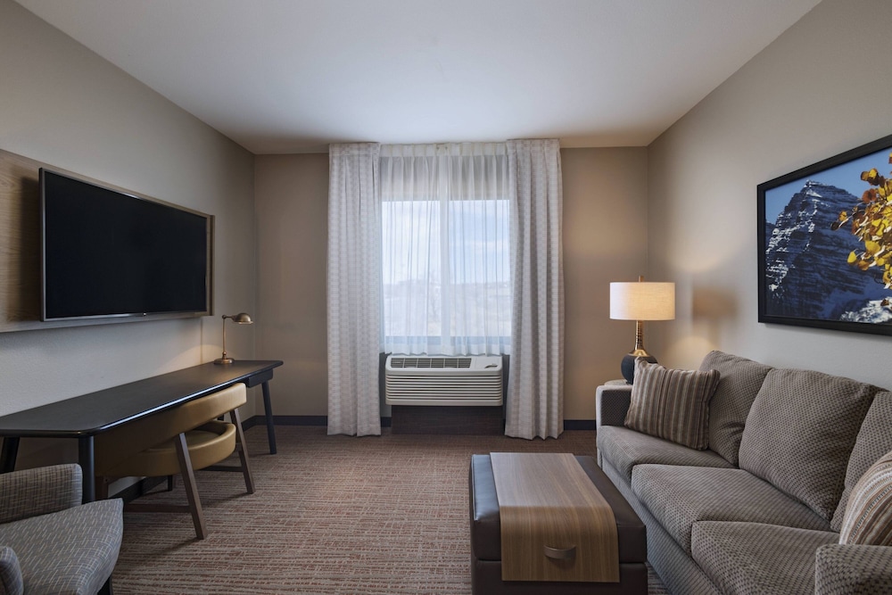 Fairfield Inn & Suites by Marriott Colorado Springs East Ballpark - photo 11