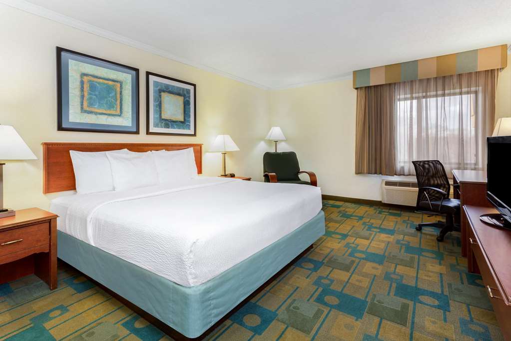 La Quinta Inn by Wyndham Chicago Willowbrook - photo 19