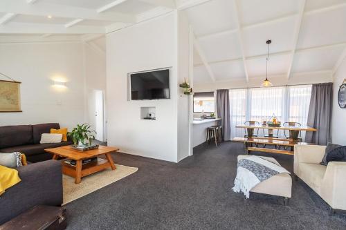 Blackwood walk to attractions in Rotorua, New Zealand