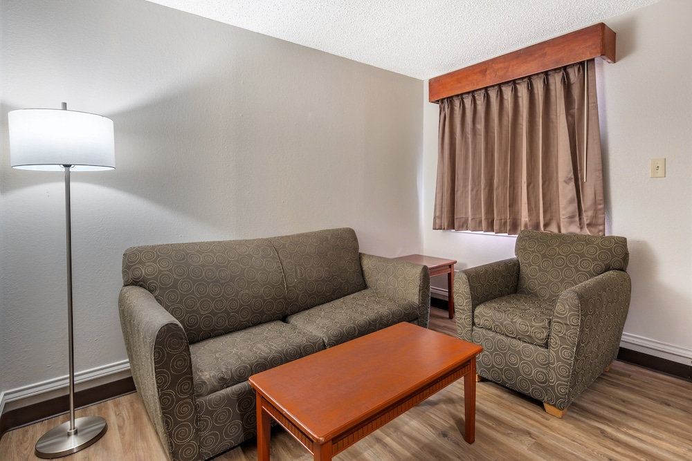 Red Roof Inn & Suites Sulphur Springs - photo 10