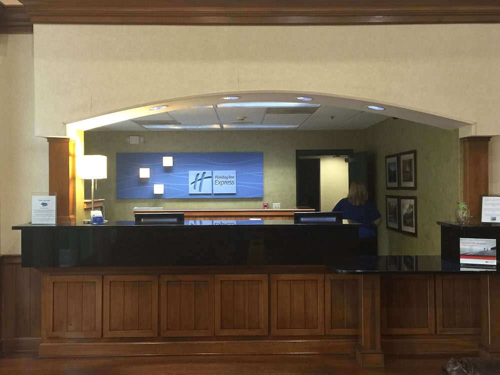 Holiday Inn Express Hotel & Suites Conover by IHG - photo 2