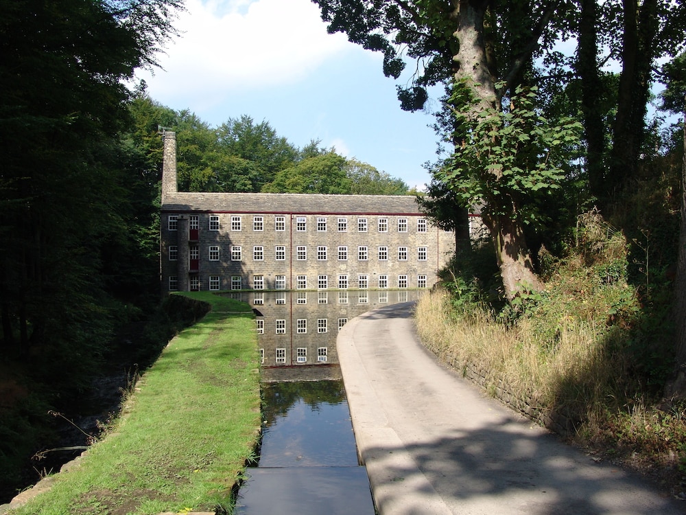 Hewenden Mill Apartments — 4-Star Luxury Hotel in Bradford, United Kingdom
