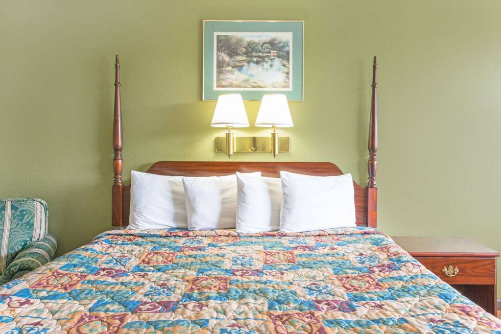 Super 8 by Wyndham Kingsport I 81 - photo 9
