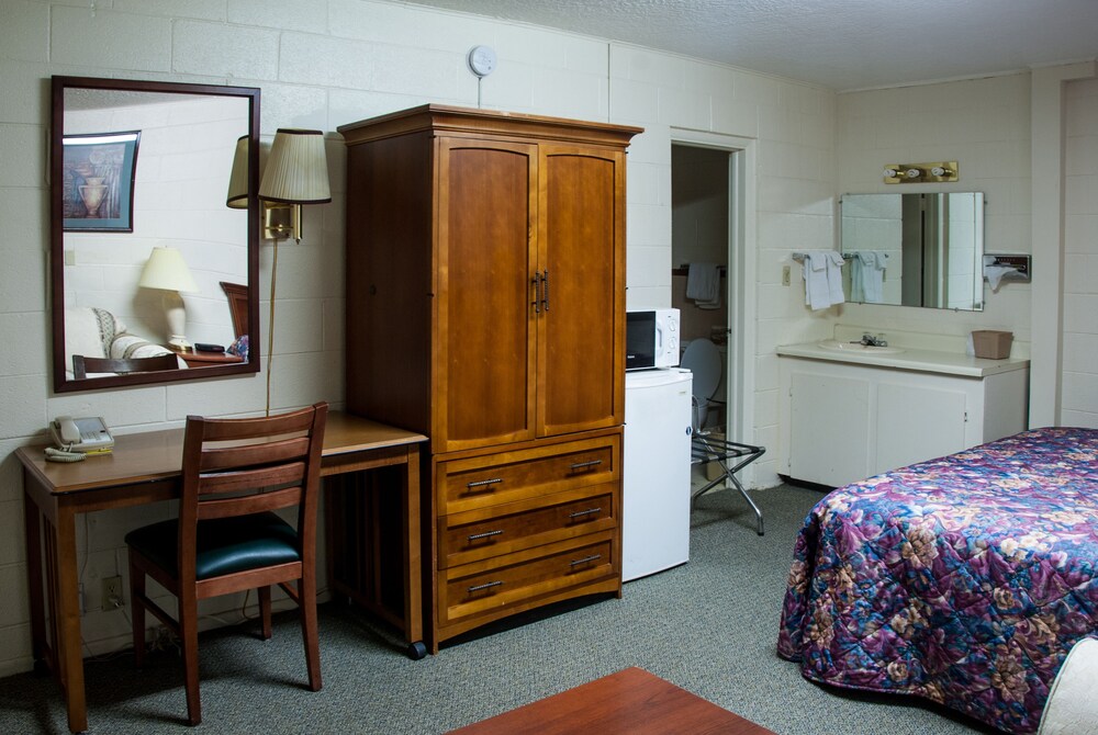 Travel Inn of La Junta - photo 4