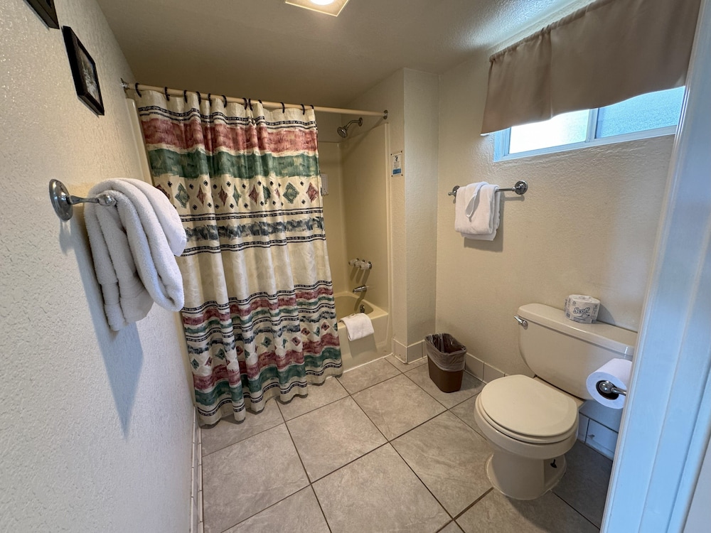 Barewood Inn and Suites - photo 6