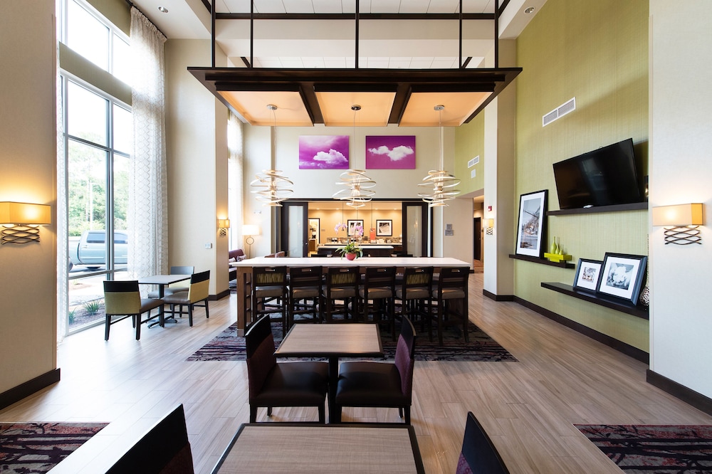 Hampton Inn & Suites Fayetteville - photo 41