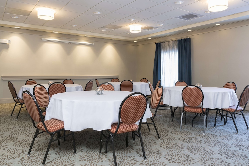 Hampton Inn & Suites Hartford Manchester - photo 44
