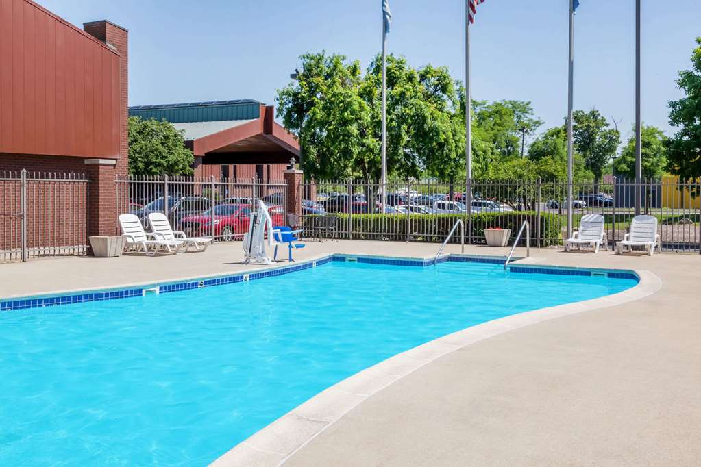 Baymont by Wyndham Elkhart - photo 8