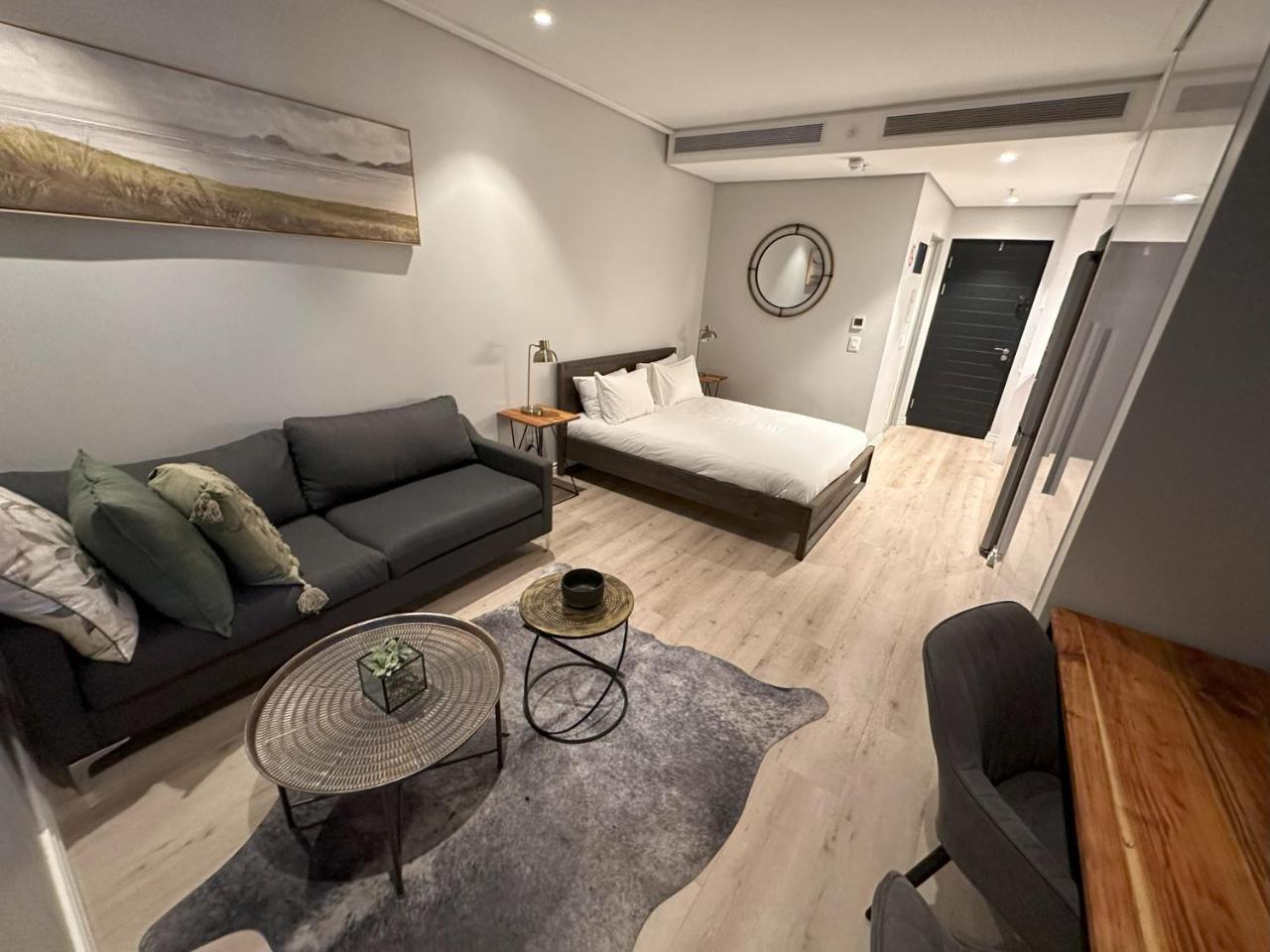 1311 Studio in Central Cape Town Wi Fi pool free parking