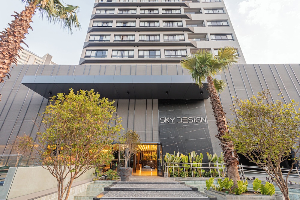 Sky Design Alphaville Housi by Anora in Barueri, Brasil