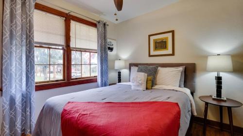 Dock & Volleyball Near Downtown Golden Getaway in Savannah, United States