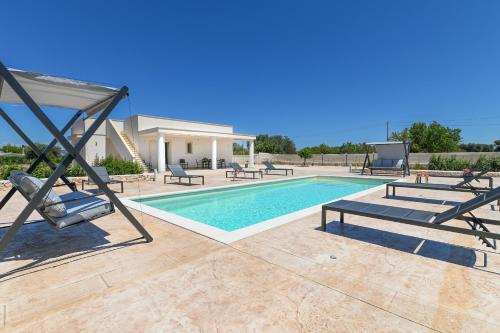 Villa Gioena con piscina — 4-Star Luxury Hotel in San Vito Dei Normanni, Italy