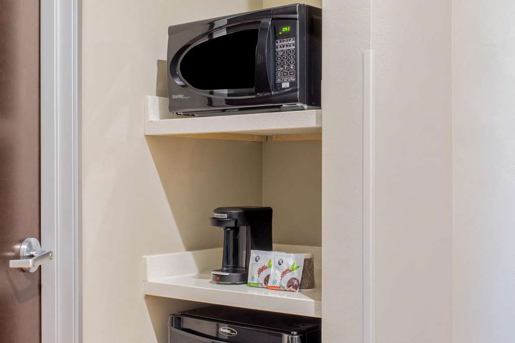 La Quinta Inn & Suites by Wyndham McAllen Convention Center - photo 17