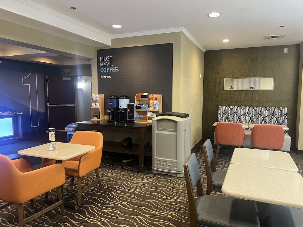 Holiday Inn Express Hotel & Suites St. Paul Woodbury by IHG - photo 71