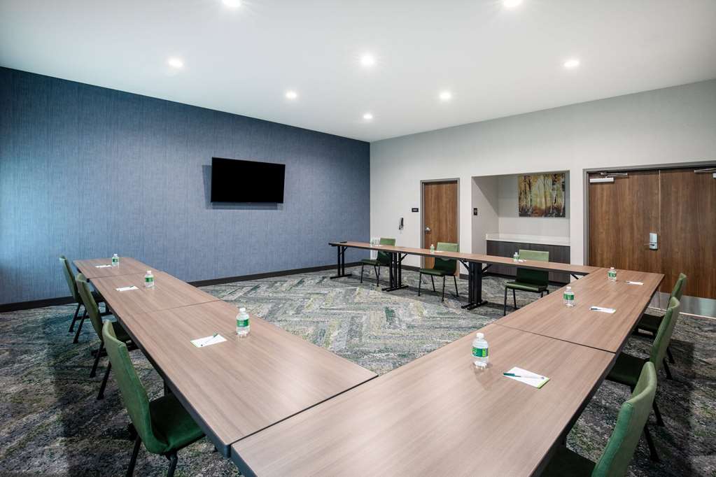 La Quinta Inn & Suites by Wyndham Chattanooga Downtown South - photo 29