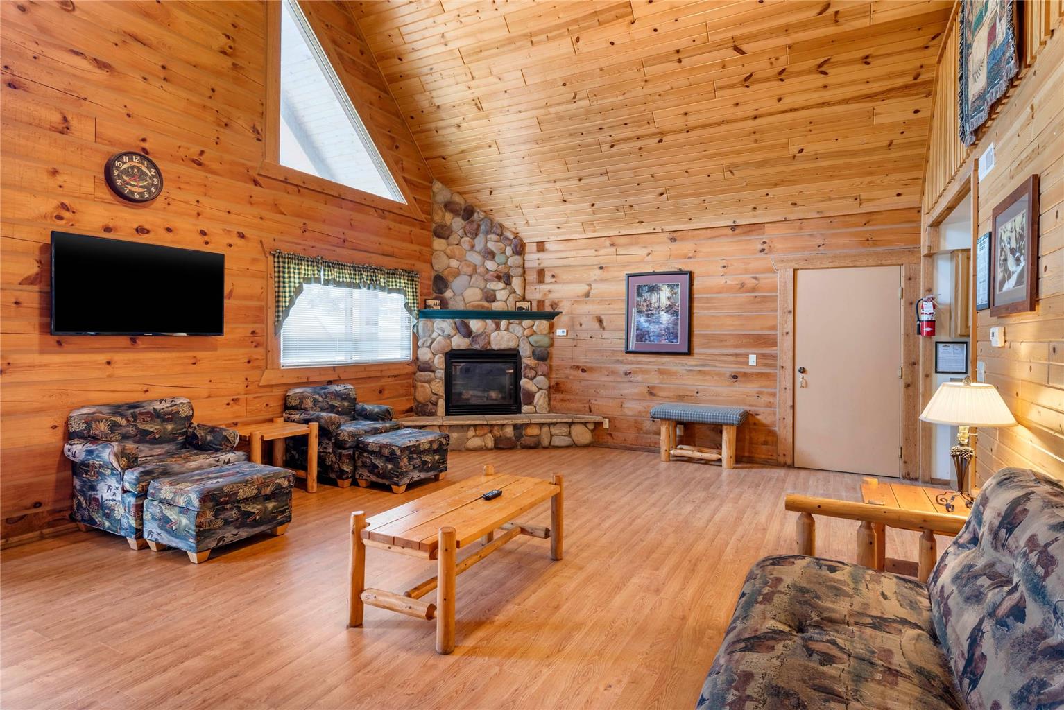 Three Bears Waterpark Resort Near Tomah Ascend Collection Hotel - photo 53