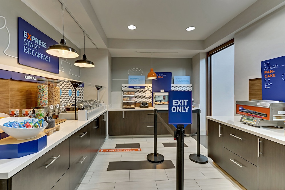 Holiday Inn Express Hotel & Suites Weatherford by IHG - photo 66