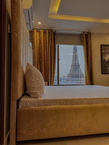 Eiffel Facing Embrace Luxury 1BHK — 4-Star Luxury Hotel in Lahore, Pakistan