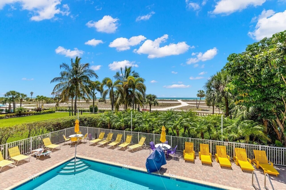 South Beach Condo Hotel in Treasure Island, United States