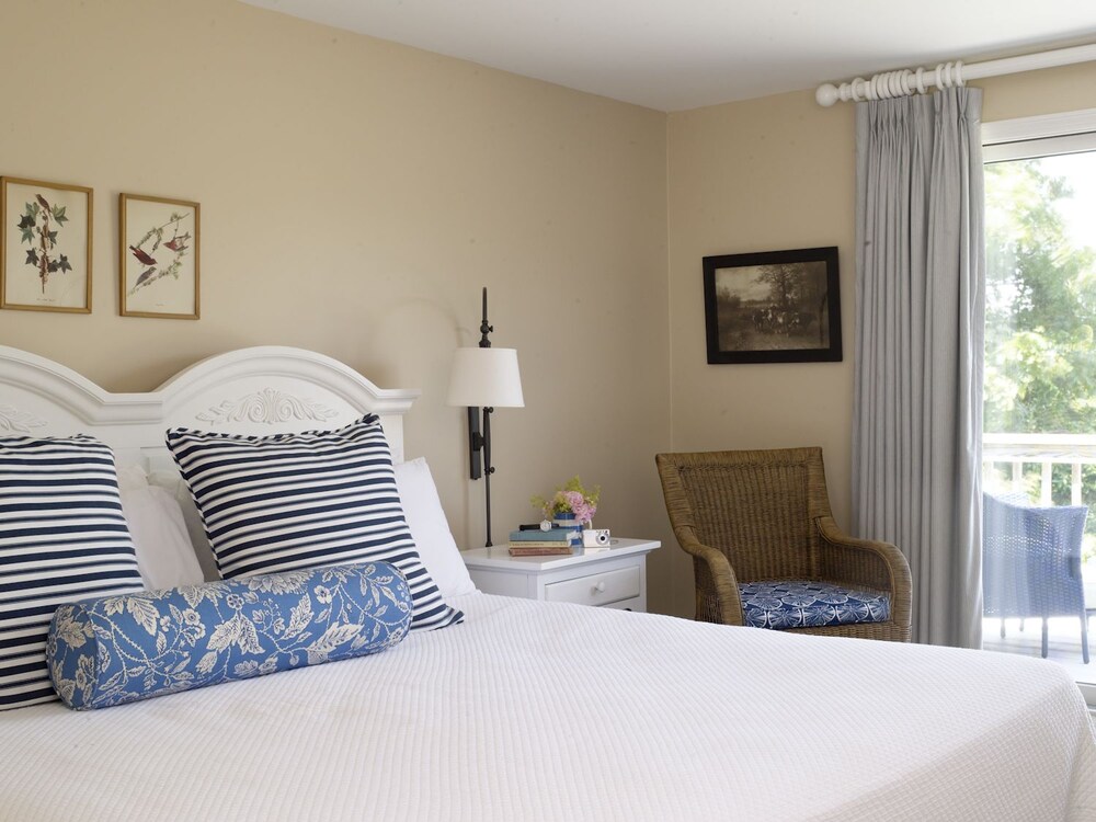 Menemsha Inn - photo 6