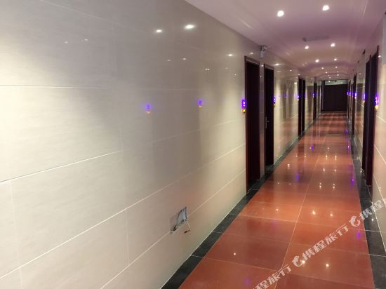 Pedestrian Street Express Hotel in Xixiang, People's Republic of China