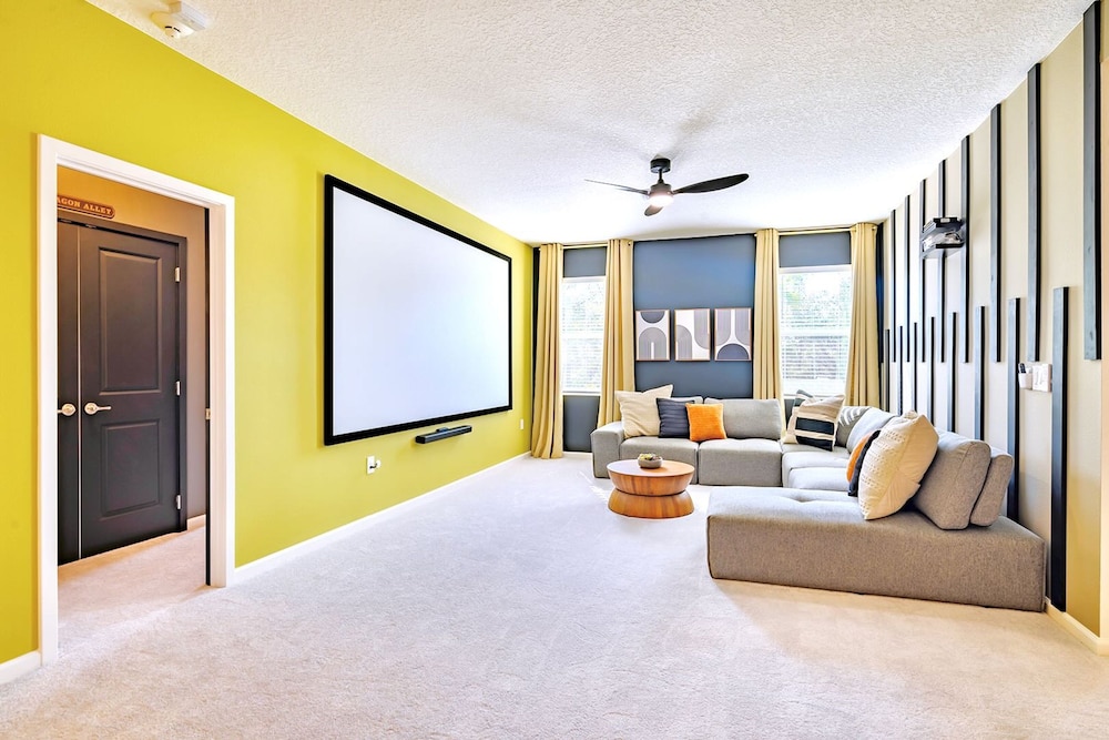8BR Resort Home with Games Room and BBQ - photo 4