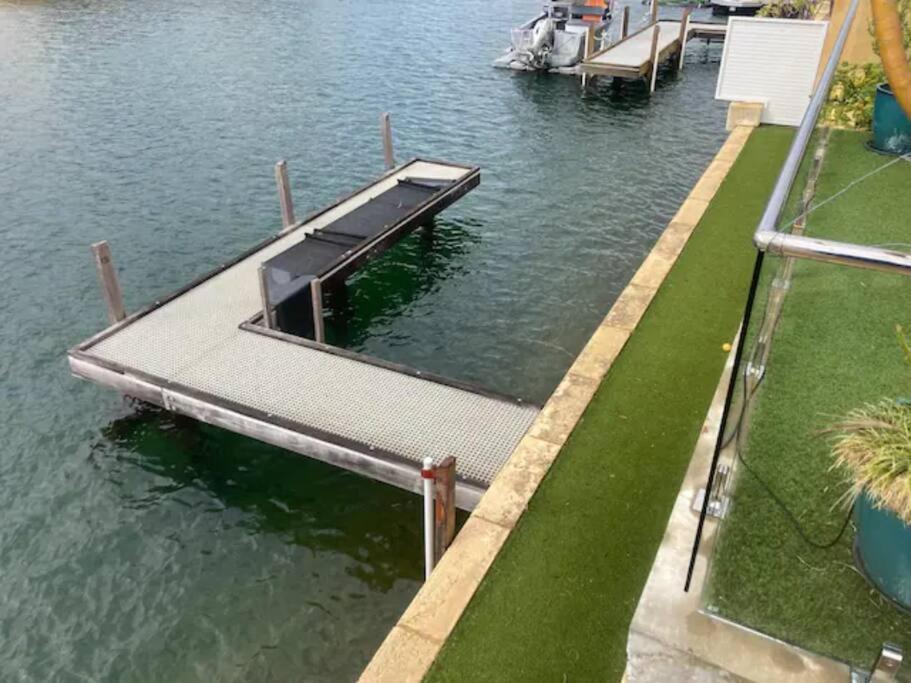 Sandpiper Island Tranquil Waterfront Views & Jetty — hotel in Wannanup