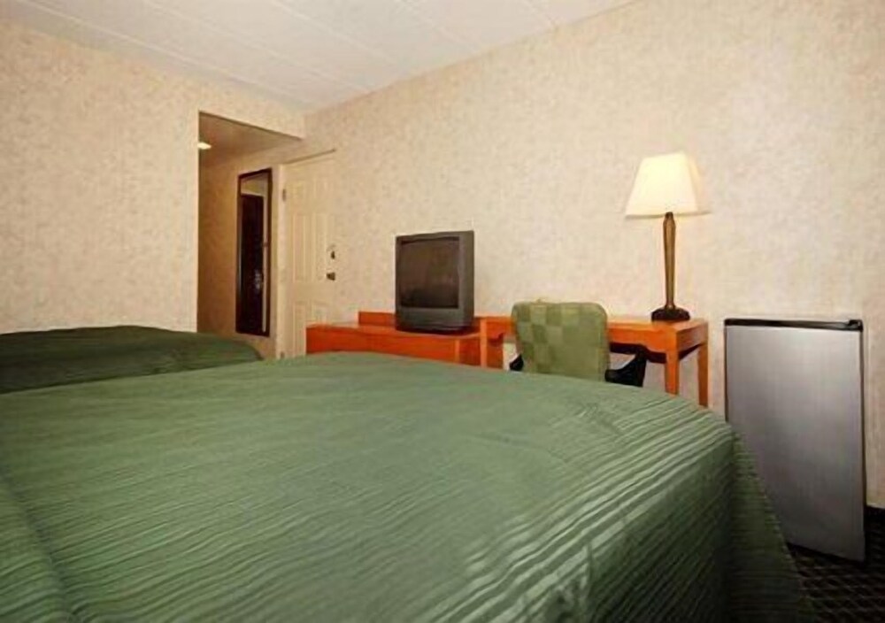 All Seasons Inn & Suites Smithfield Providence - photo 13