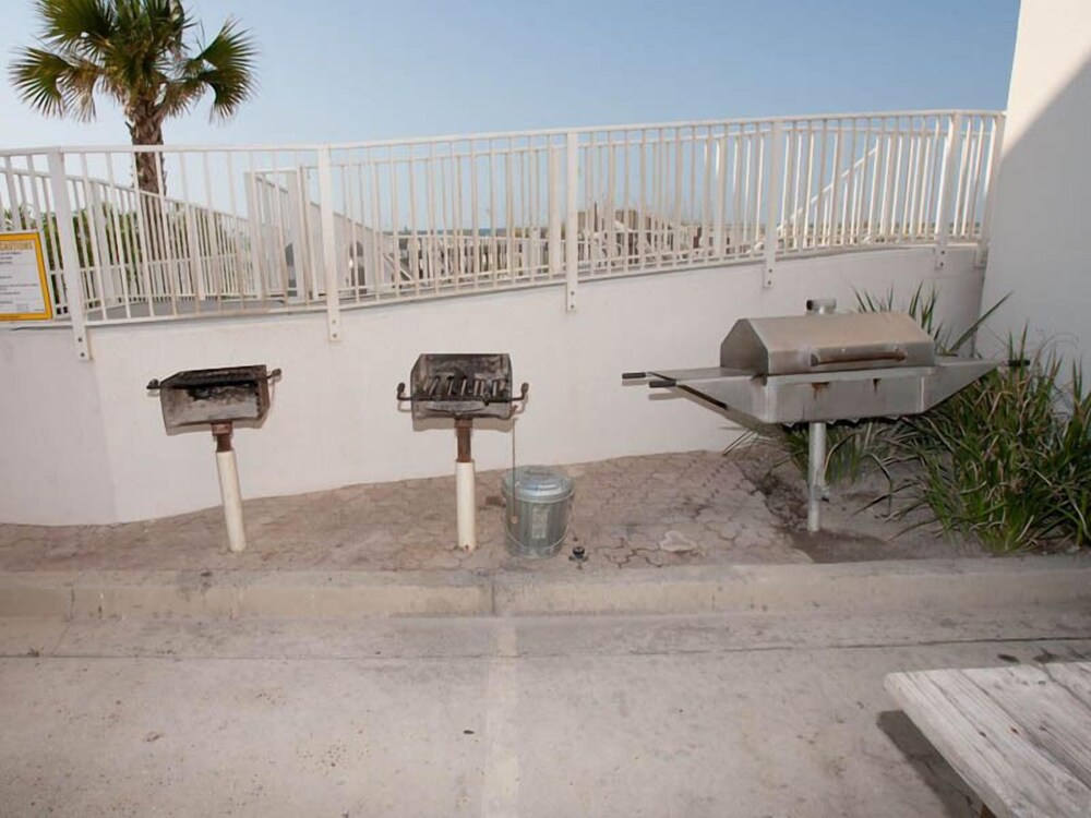 Island Tower 2602PH 4 Br Condo - photo 21