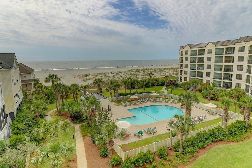 411 Summerhouse Villa — 4-Star Luxury Hotel in Isle Of Palms, United States