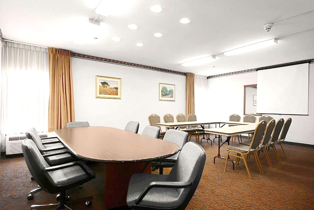 Coratel Inn & Suites by Jasper New Braunfels IH 35 EXT 189 - photo 35