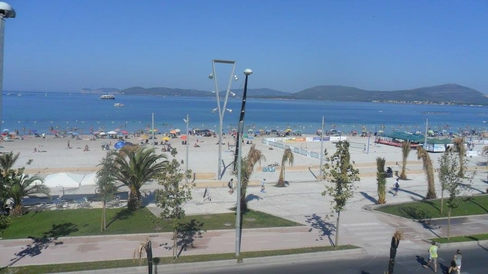 Giosuero Beach — 4-Star Luxury Hotel in Alghero, Italy